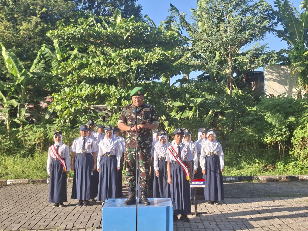 Wujudkan Generasi Tangguh, Koramil 03/Sukmajaya Tanamkan Nilai Kebangsaan di Sekolah