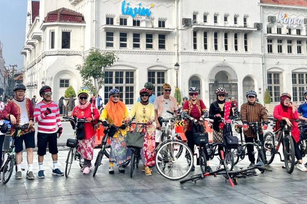 Gowes Sejarah Surabaya, Ikasemanca Bersepeda Rayakan Halal Bihalal dan Semangat Kartini
