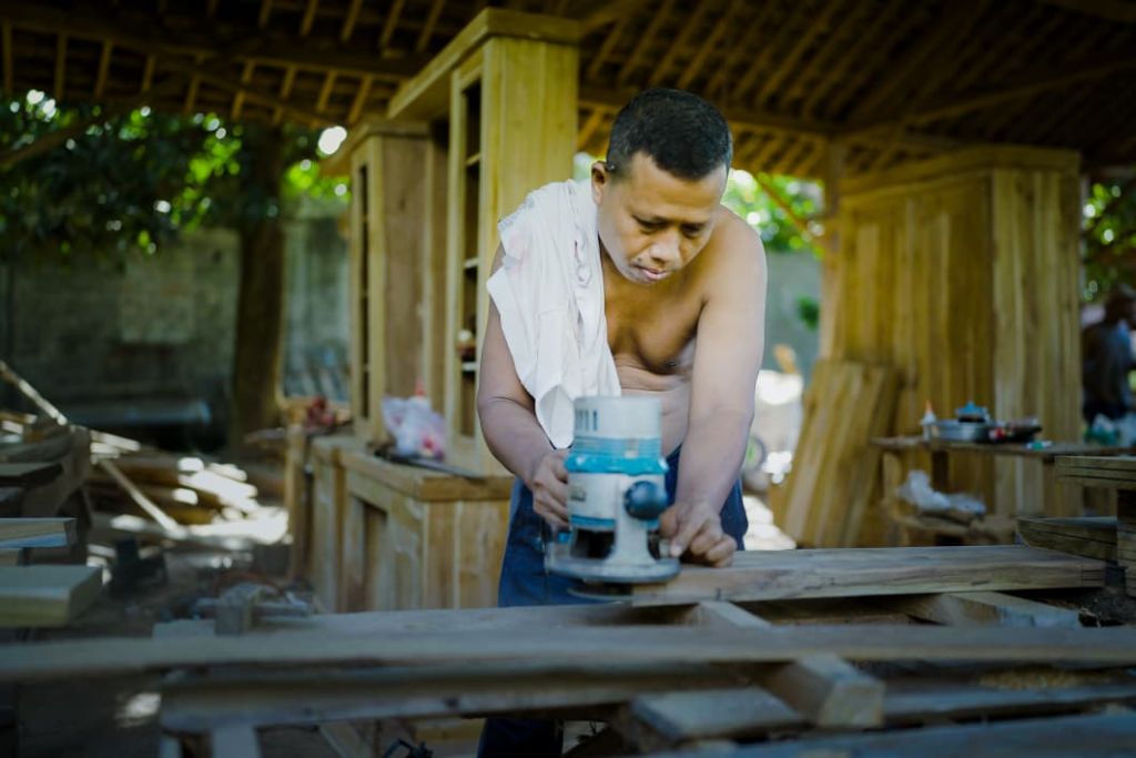 Tangan Terampil Warga Godo, Merakit Masa Depan dari Kayu