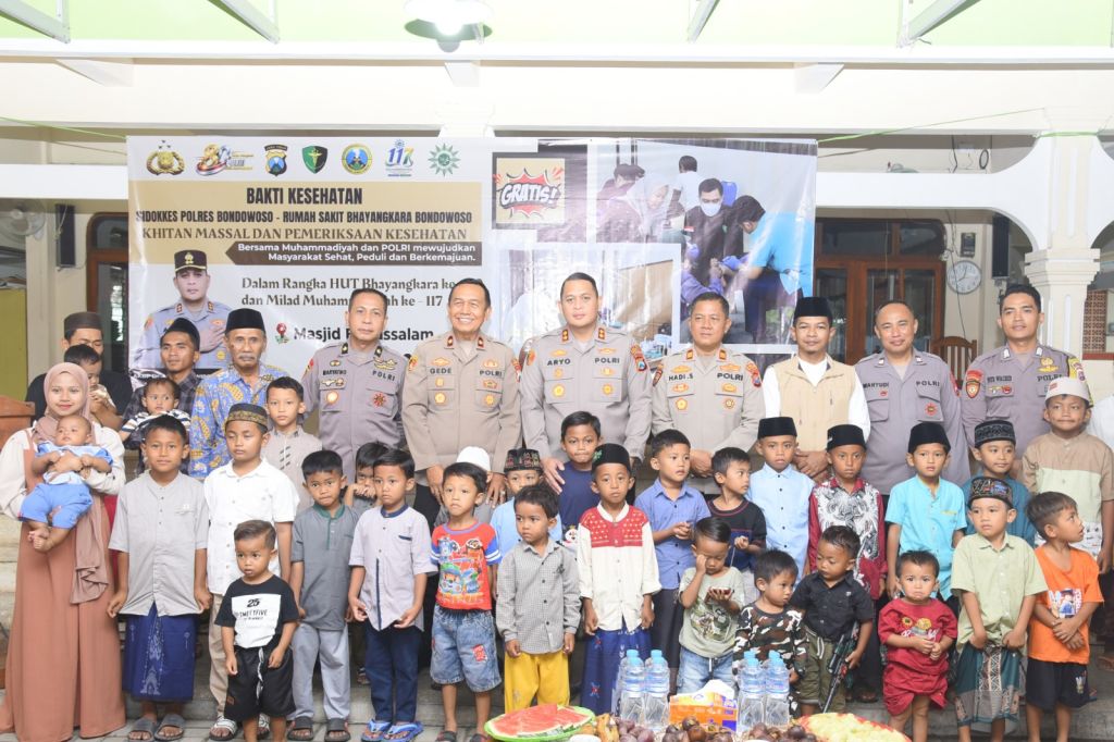 HUT Bhayangkara ke-80, Polres Bondowoso Gelar Khitanan Massal dan Cek Kesehatan Gratis di Prajekan