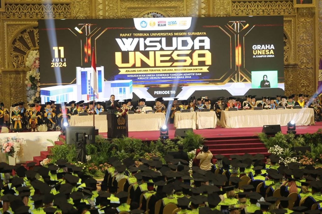 Unesa Wisuda 1506 Mahasiswa, Ini Harapan Wali Kota Surabaya Eri Cahyadi