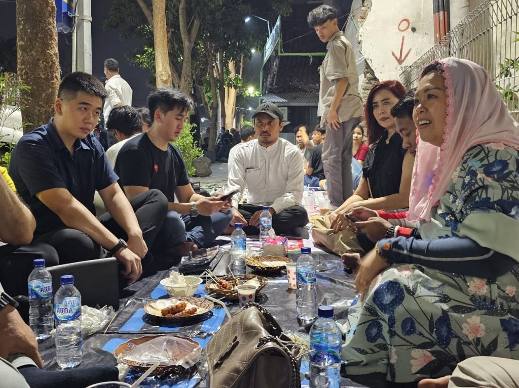 Yenny Wahid dan Komunitas Milenial Ganjar Cangkruk di Surabaya